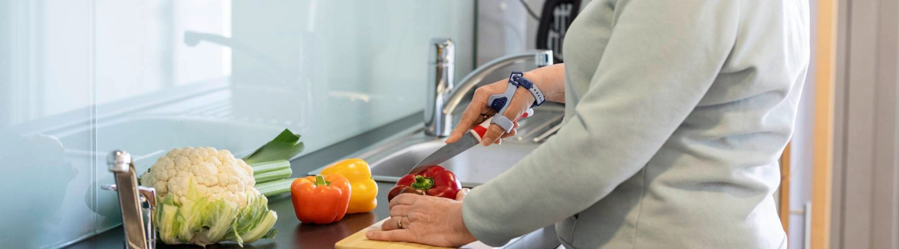 RhizoLoc vs RhizoLoc OA: What’s the Best Brace for Thumb Pain?